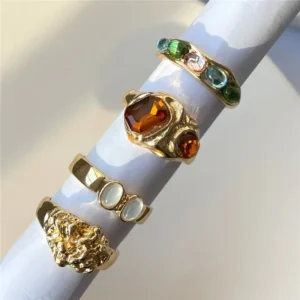 2024 nuevo de tendencia individualidad Retro geométrico ahuecado incrustaciones de gemas conjunto de anillos de Metal de estado líquido conjunto de anillos de cuatro piezas joyería Paty
