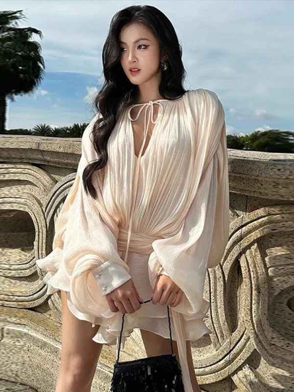 Hollow Out Pleat Ribbon Dress Women Lace Up V-Neck Puff Sleeves Short Puffy Dresses Solid Color Elegant Loose Long Sleeve Dress - Imagen 2