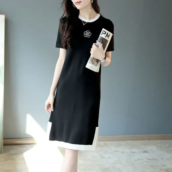 2024 Spring/Summer Women's Ice Silk Knitted Short-Sleeved Split Dress, Literary Style O-Neck Knee-Length Package Hip Dress - Imagen 2