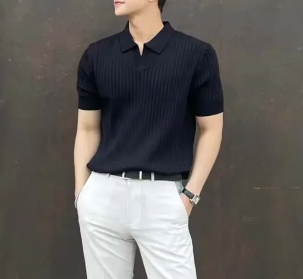 2025 New Men's Fashion Striped V-neck Polo Shirt Light Luxury Knitted T-shirt Casual Slim Fit Short Sleeved Knitted Shirt - Imagen 2